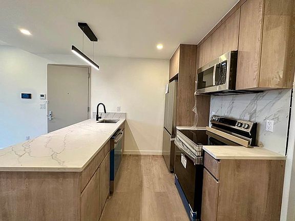 5th image of 321 Franklin Ave #4A
