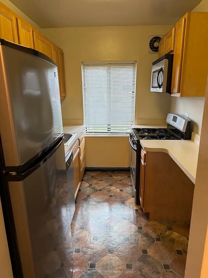 1 bed, 650 sqft, $1,550 — Photo 3