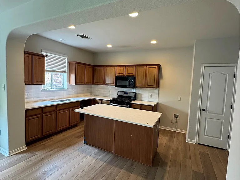 1713 Suter St — Photo 3