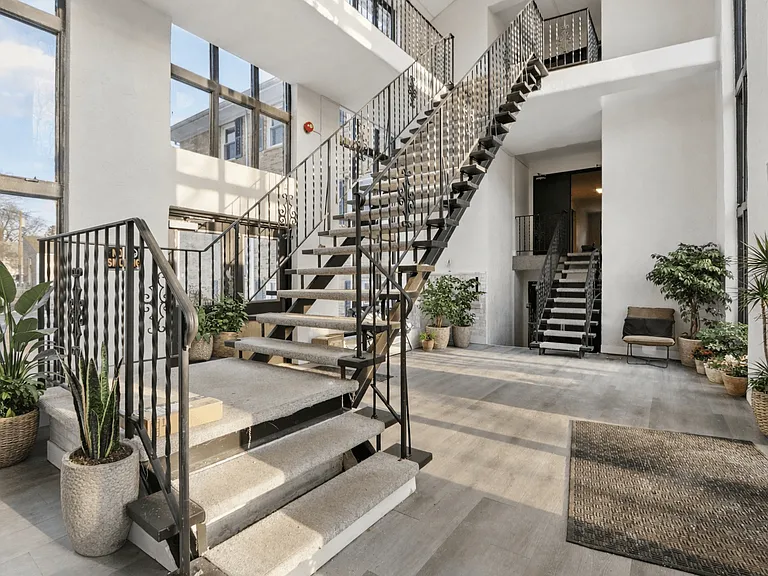 Bonaparte Apartments — Photo 3