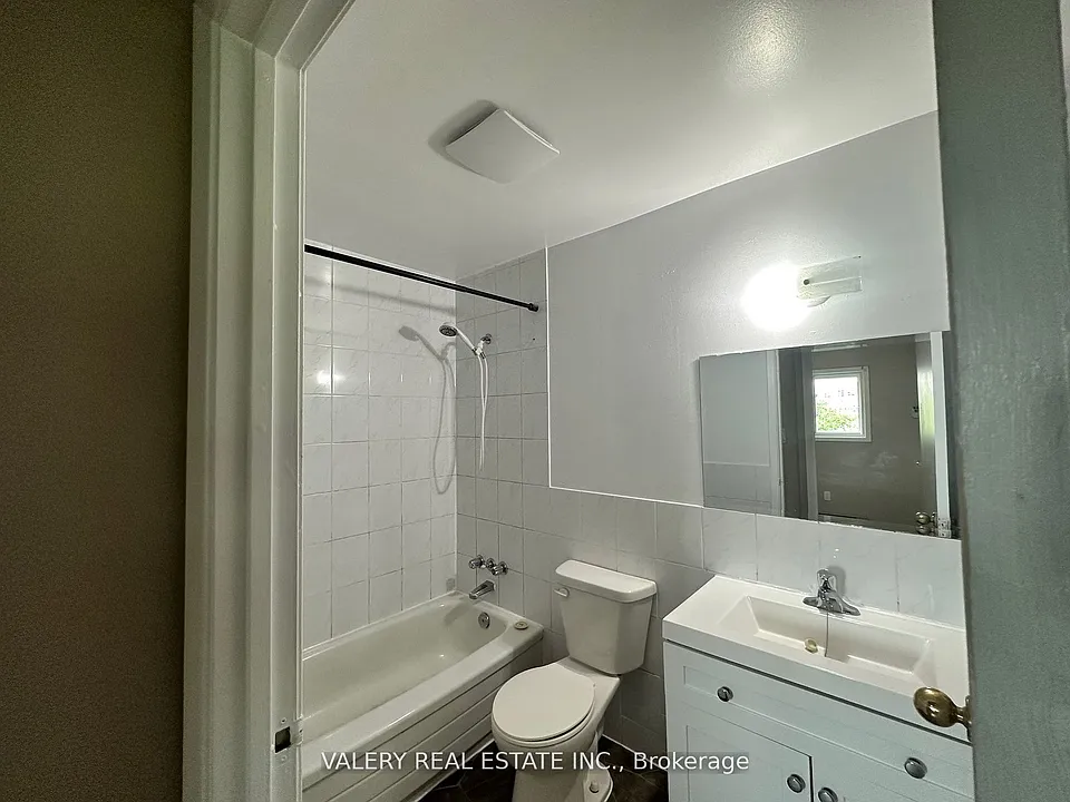 9 Lowndes Ave #1