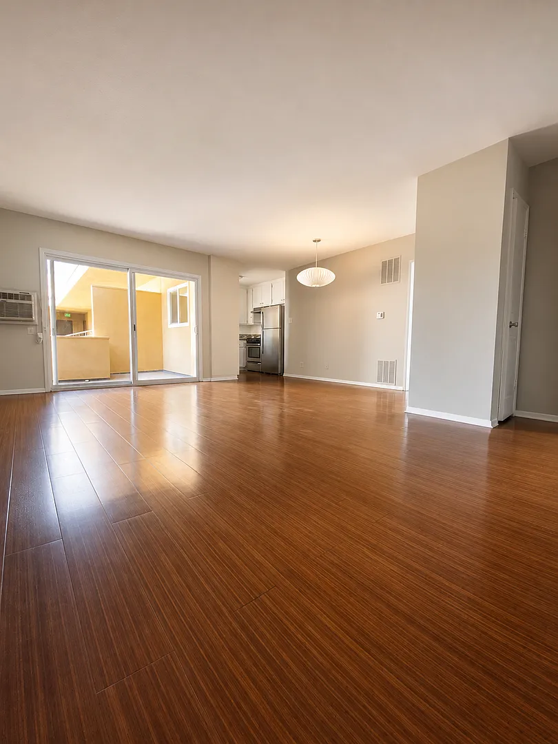 Hollywood Colony — Photo 3