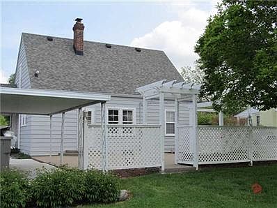 3rd image of 1735 Southview Dr