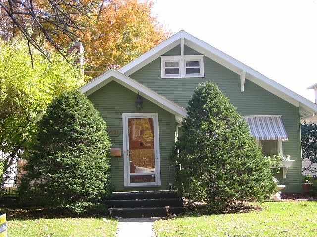 2221 Eugene Field Ave