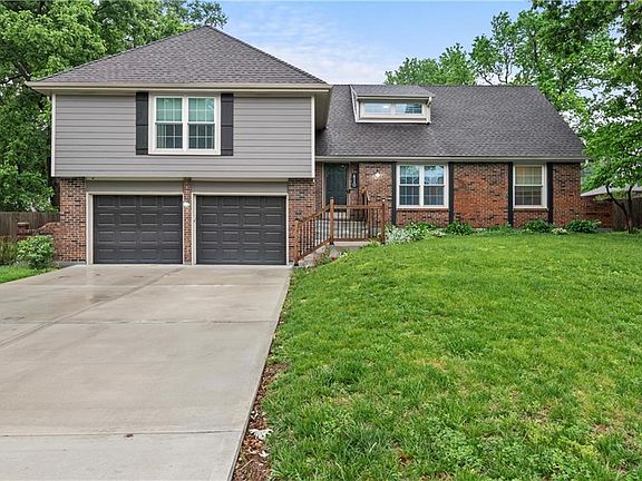 2nd image of 410 SE Richardson Pl