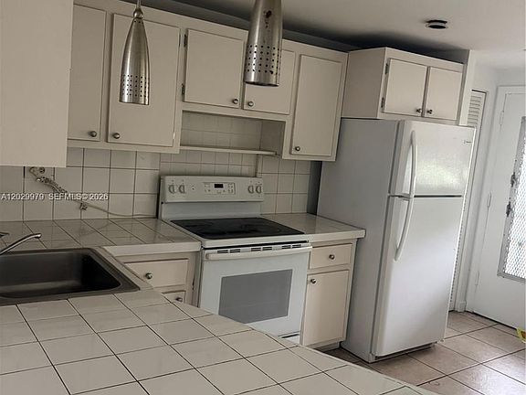 2nd image of 1710 NE 191st St APT 411-3
