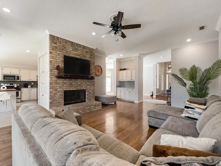 7404 Catlow Ct — Photo 8