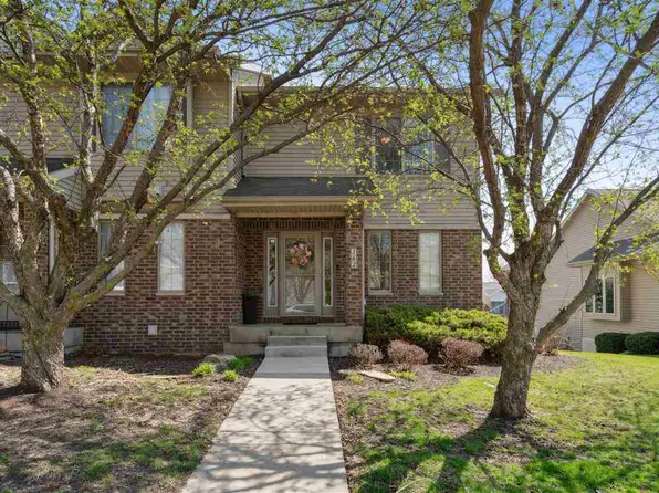 162 Broadmoor Ln, Iowa City, IA 52245