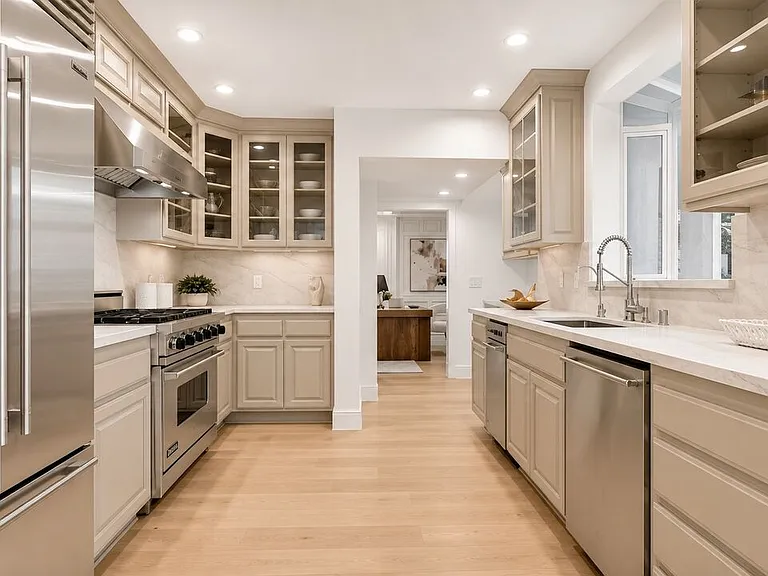 612 N Bedford Dr — Photo 15