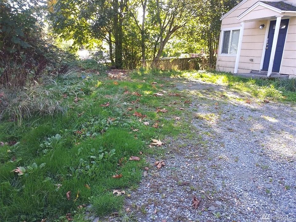 2nd image of 15106 Manor Way