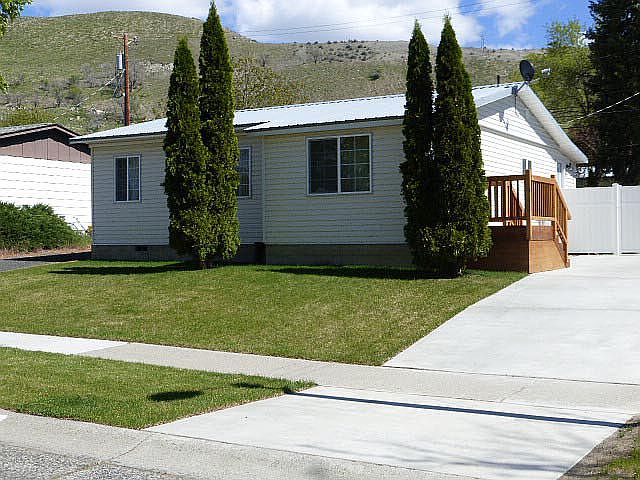 1st image of 1109 Camas St