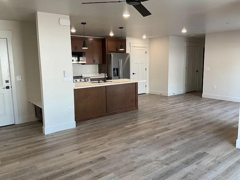 796 E Sunnyside Rd #101 — Photo 4