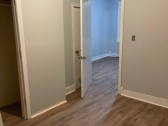 5th image of 122 Woodbine St #1