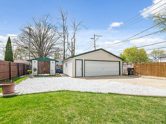 3rd image of 3202 Miller Ave