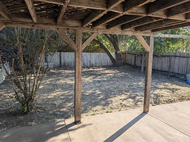 2305 Woolner Ave — Photo 12