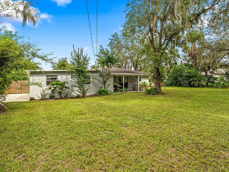 1143 Linden St — Photo 32