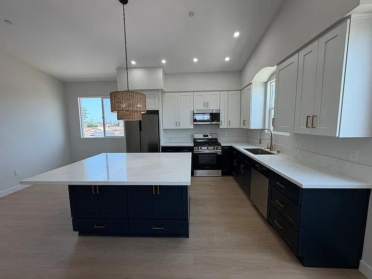 1184 Florence St — Photo 9