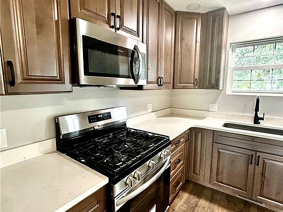 3rd image of 314 S 10th St