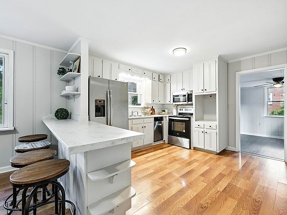 3rd image of 2511 Timberwood Dr