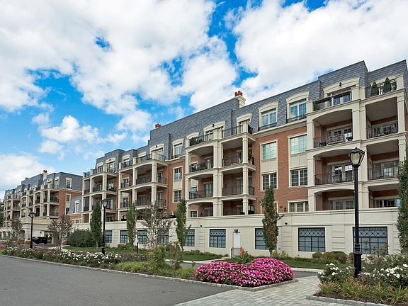 3rd image of 1000 Royal Ct