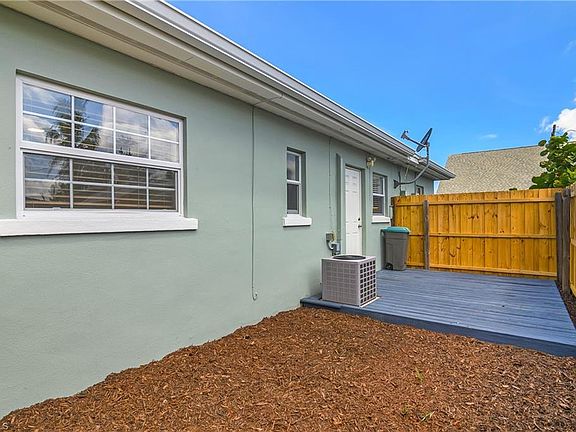 5th image of 1015 10th Ave N #1011