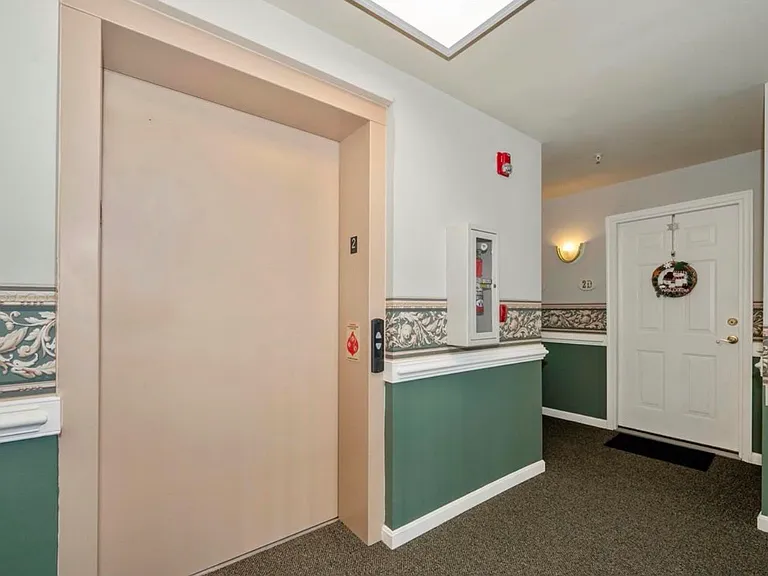 595 Cawley Dr #2C — Photo 5