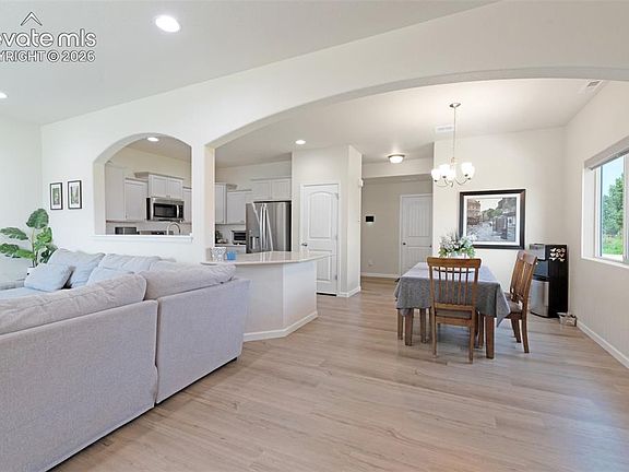 3rd image of 6035 White Wolf Point