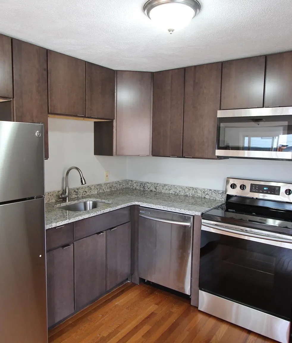 460 Saratoga Street Apartments — Photo 1