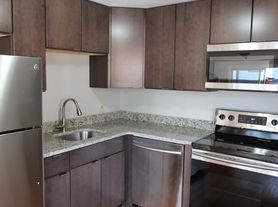 460 Saratoga St, Boston, MA