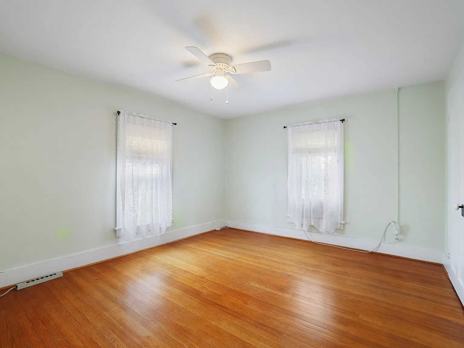 3 bed, 1500 sqft, $2,100 — Photo 4