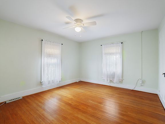 4th image of 1577 Prospect St
