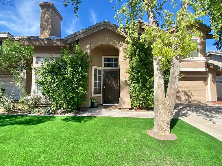 1412 E Gail Dr — Photo 2
