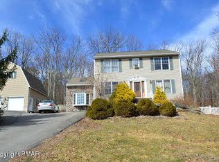 8827 Laird Dr, Stroudsburg, PA 18360