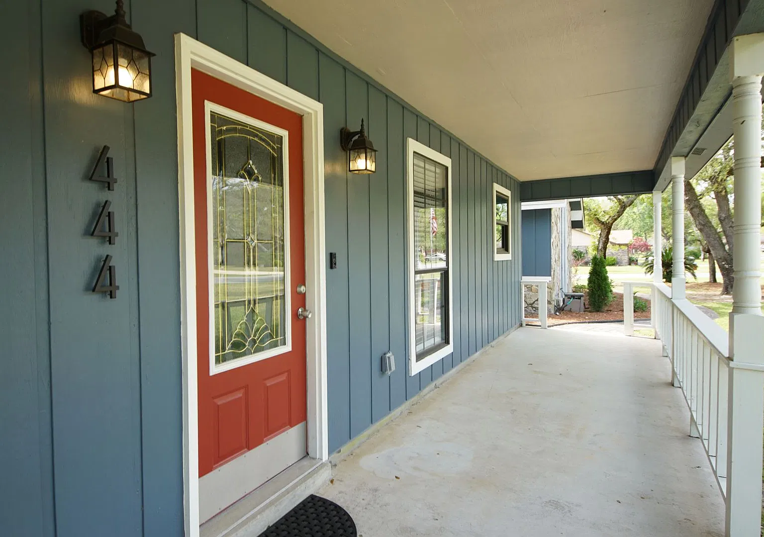 Renovated home in Bluewater Bay Home on large Corner Lot — Photo 3