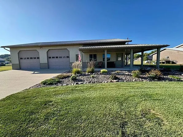 344 Sandy Point Rd, Harpers Ferry, IA 52146