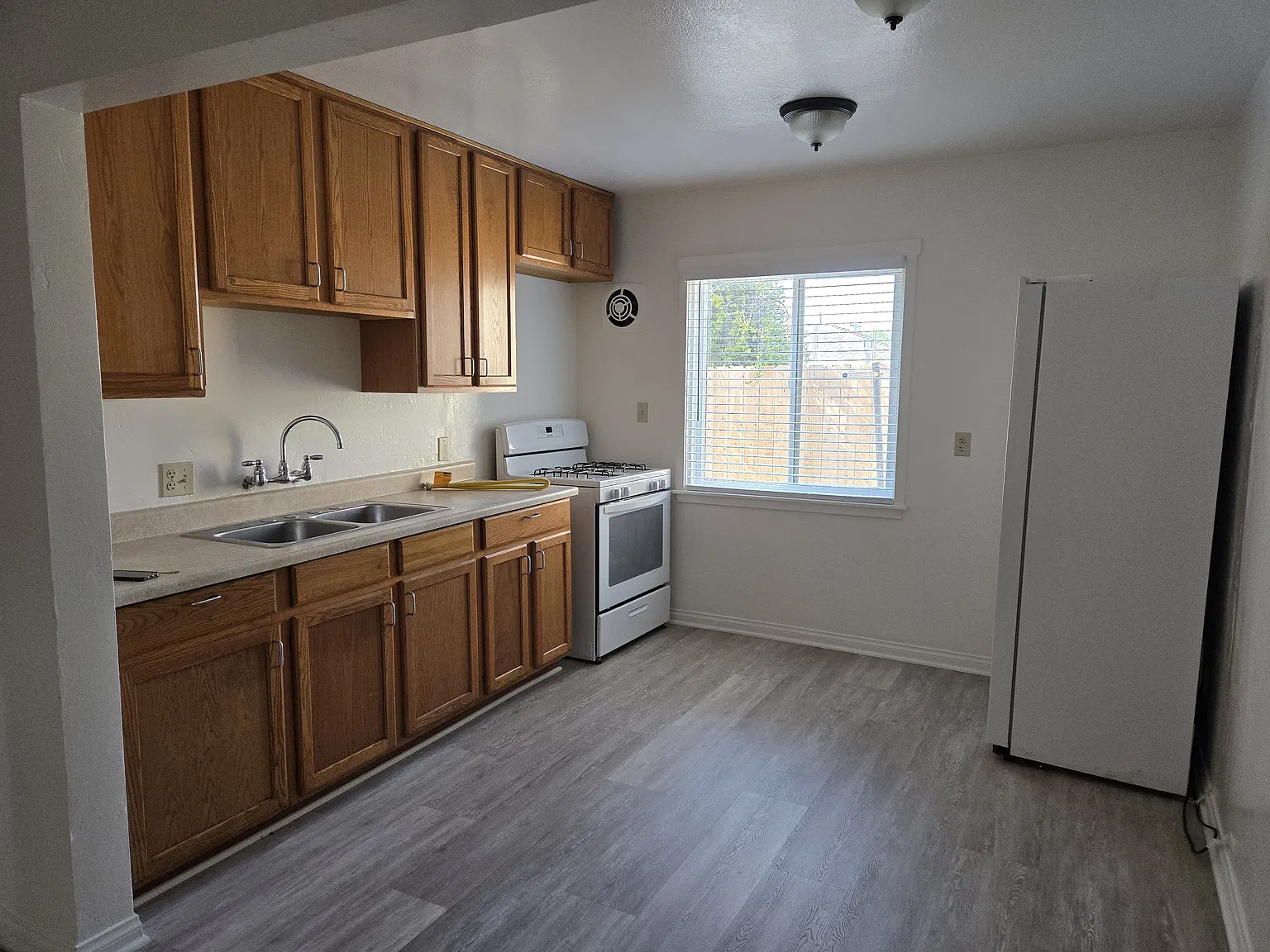 2 bed, 850 sqft, $2,250 — Photo 3