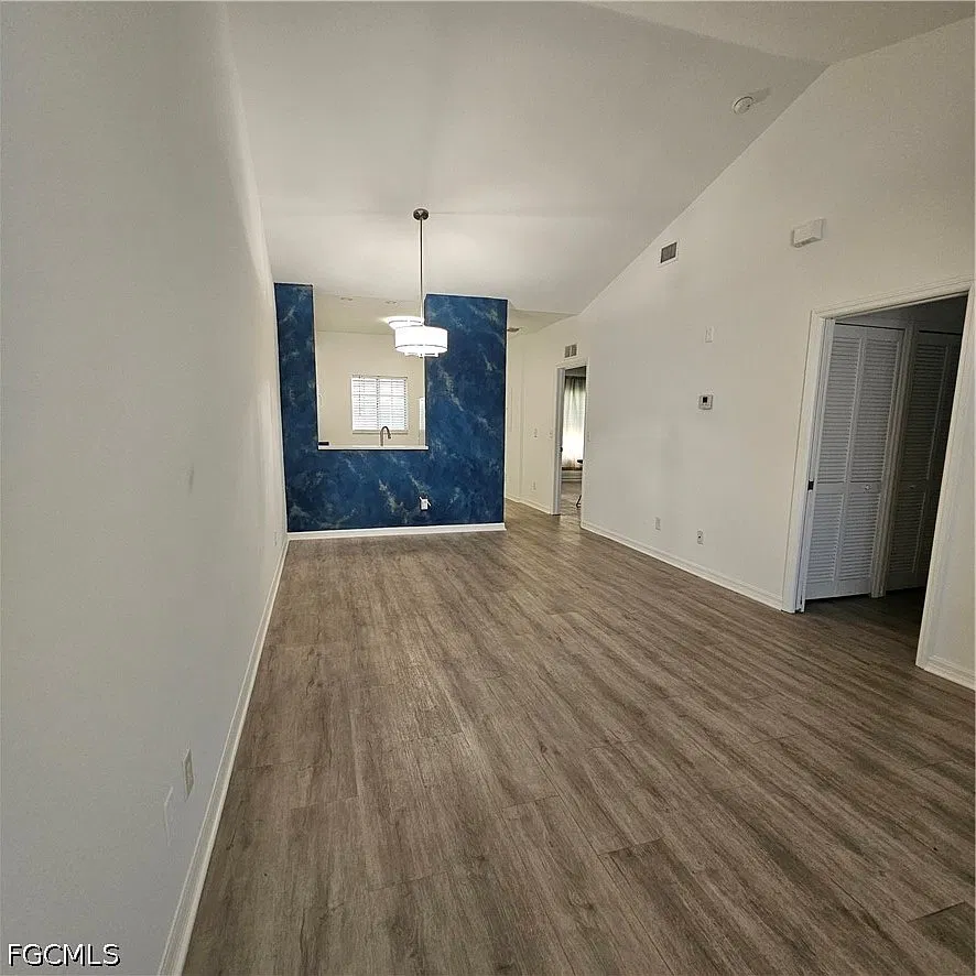 2 bed, 2.0 bath, 932 sqft, $1,350 — Photo 4