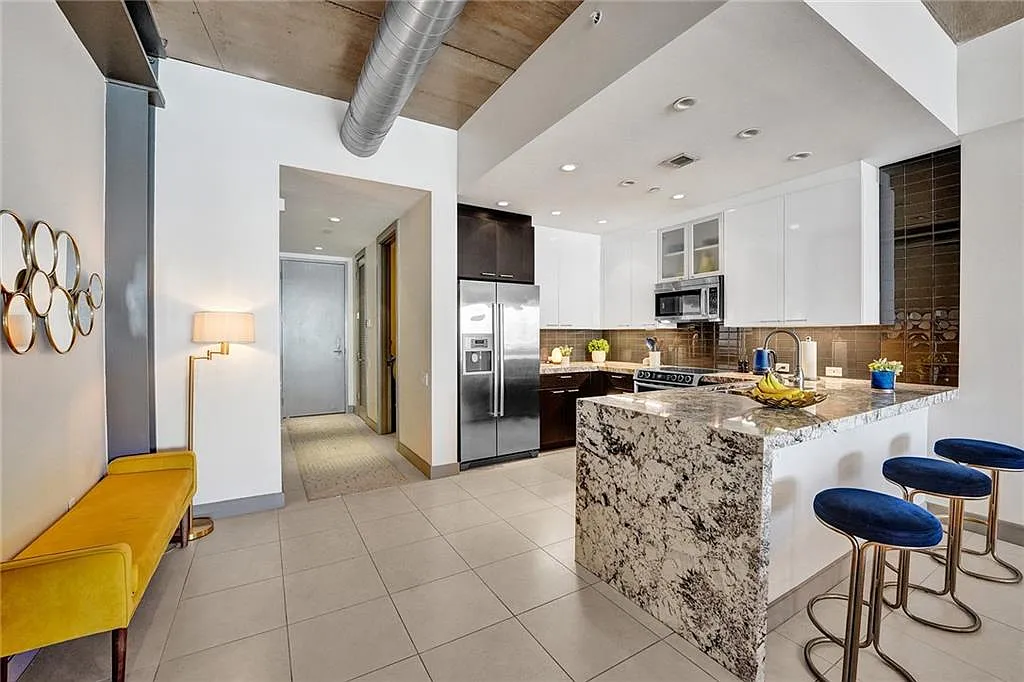 1 bed, 1106 sqft, $3,999 — Photo 3