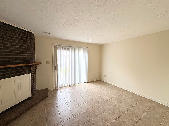 5th image of 48 Judy Ann Ct