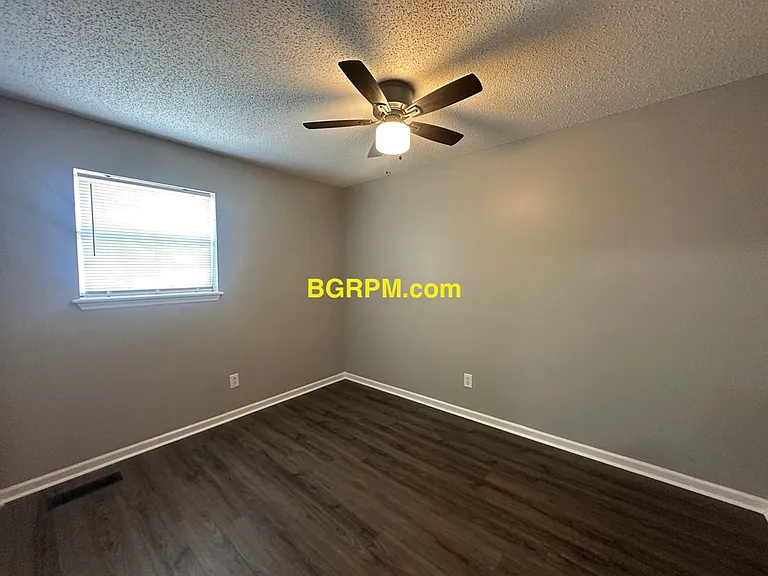 1099 W Elm St — Photo 51