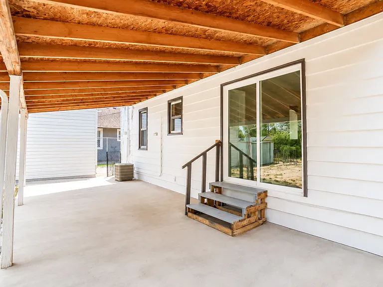 736 Jackson St — Photo 14