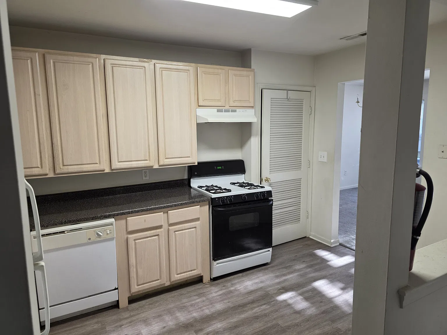 2 bed, 1000 sqft, $2,335 — Photo 4