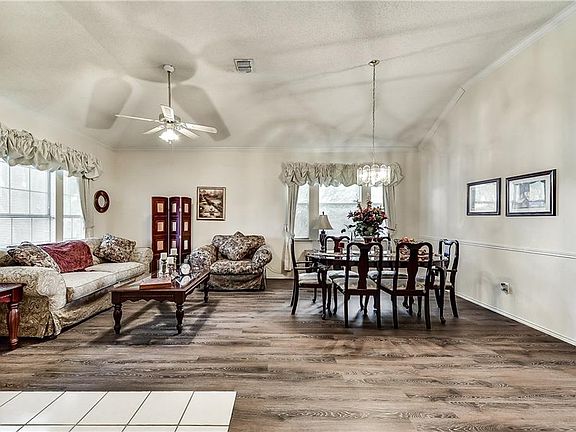 4th image of 168 Longleaf Cir