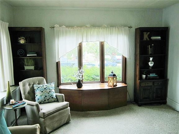 4th image of 22 Linden Ave
