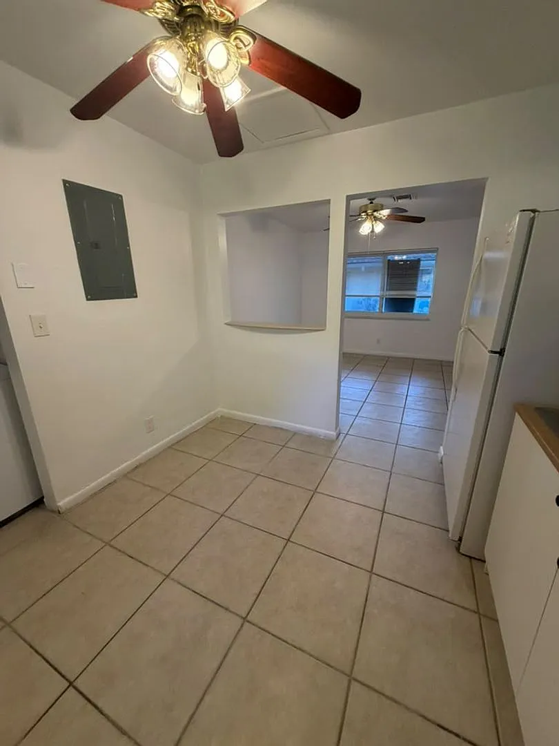 410 NE 12th Ave — Photo 3