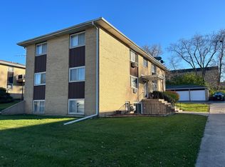 2117 Vernon Dr APT D, Elgin, IL 60123