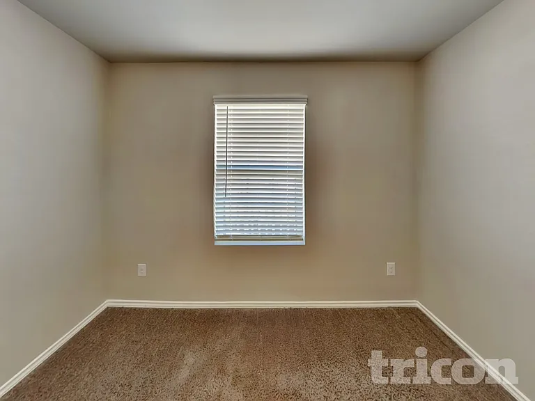 1876 Heather Glen Dr — Photo 12