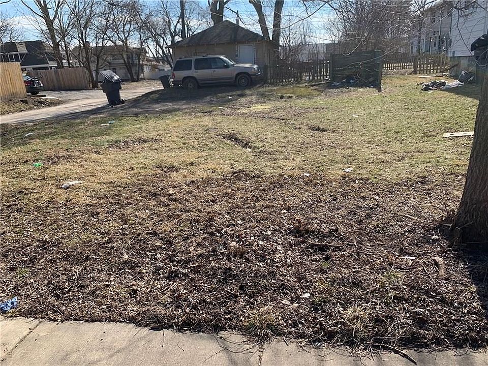 1st image of 2709 E Saint Clair St