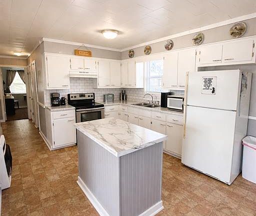 2nd image of 135 Greene Rd #118