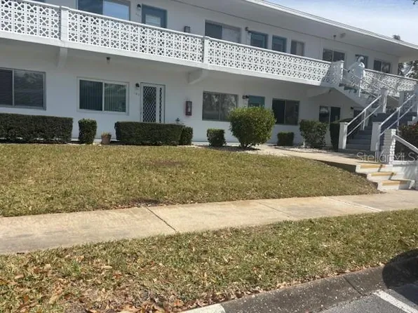8455 112th St APT 202, Seminole, FL 33772
